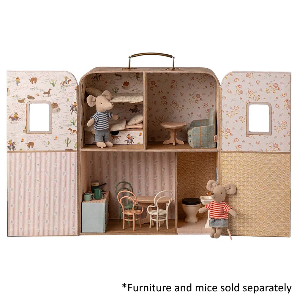 Suitcasa Portable House