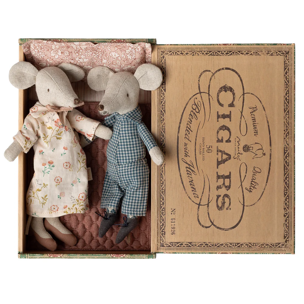 Grandma and Grandpa Mice in Cigarbox