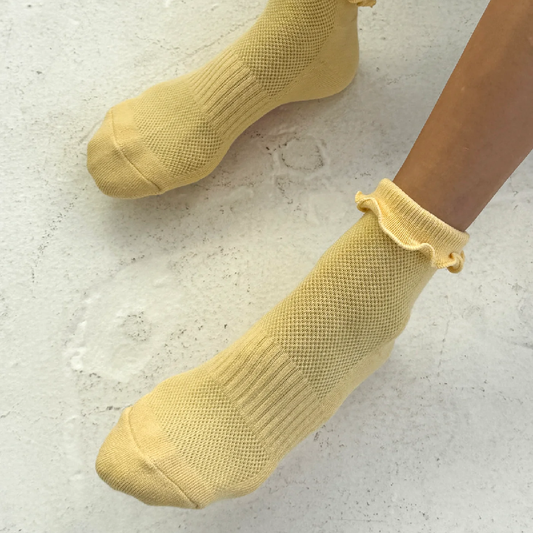 Ruffled Hugger Crew Socks Banana Cream/Red