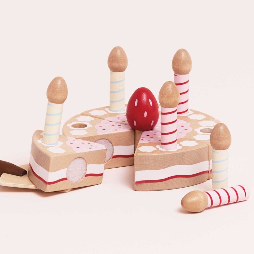 Sliceable Birthday Cake & Candles