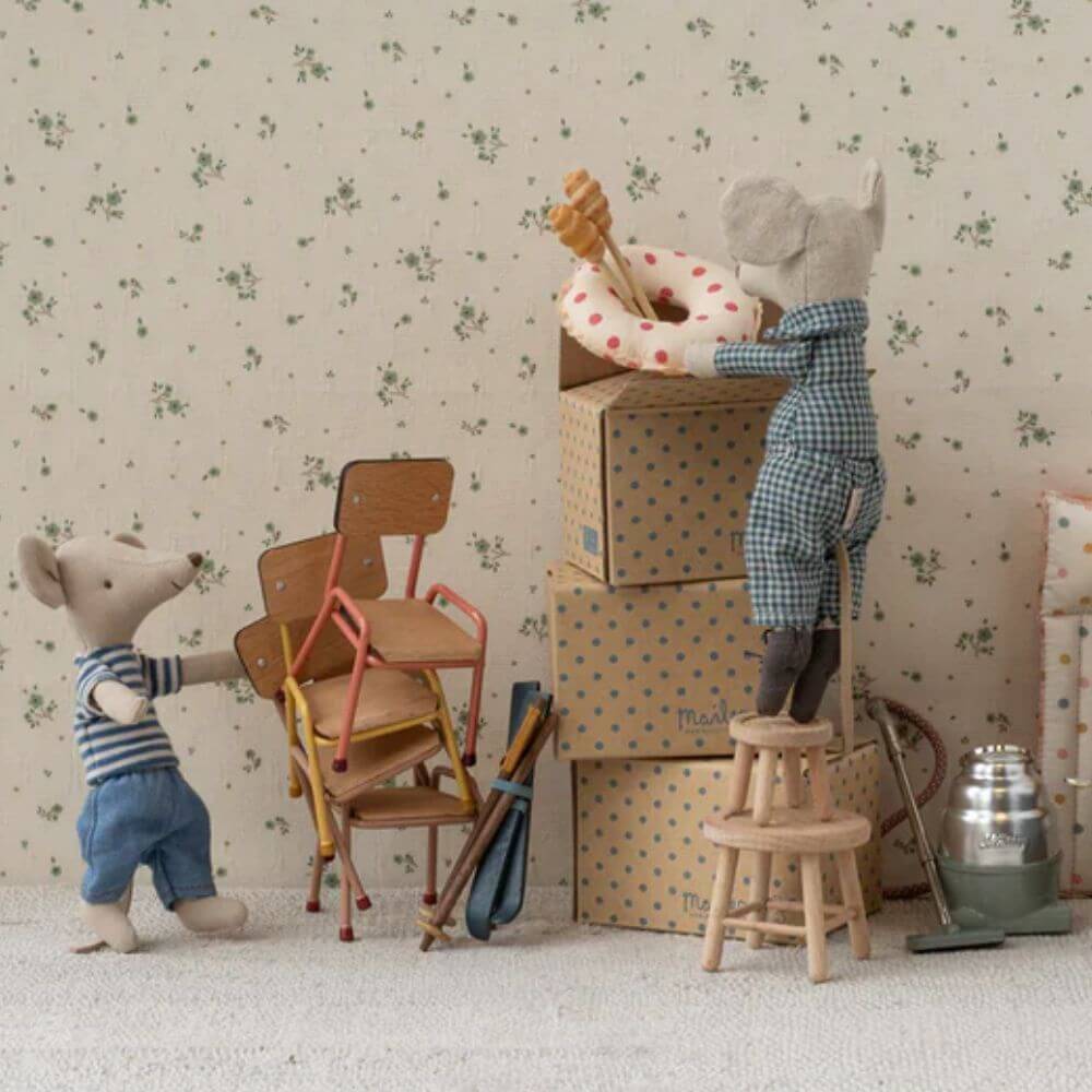Chair Mouse Dark Powder