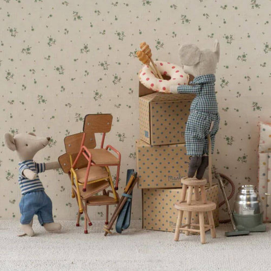 Chair Mouse Dark Powder