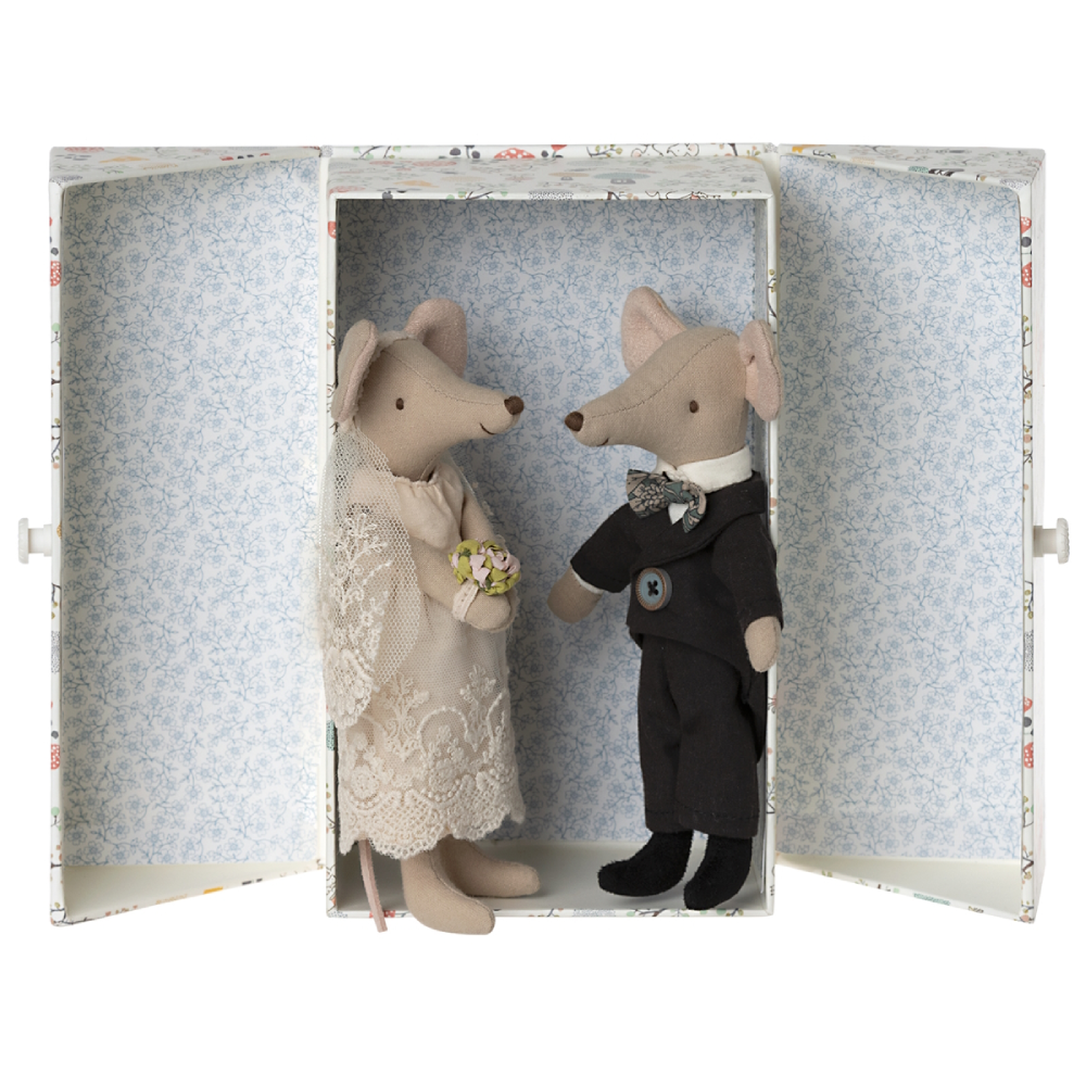 Mice Wedding Couple In Box